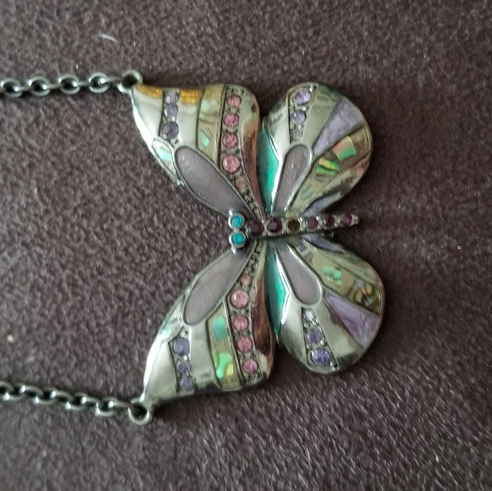 Necklace, earrings and ring